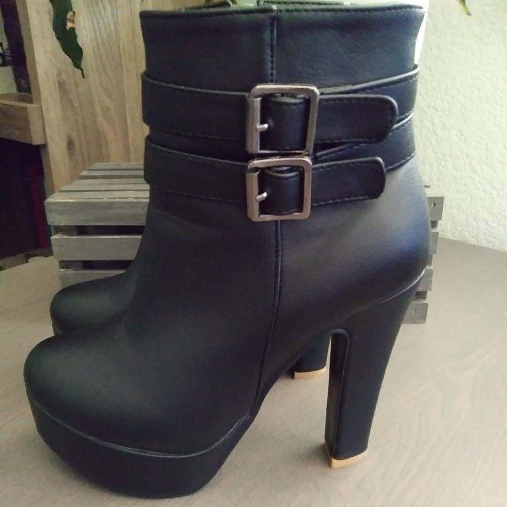 Summer Whisper Boots - Picture 2 of 5